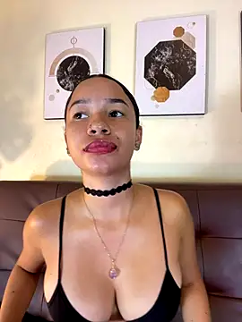 ZoeyFierce's cam snapshot