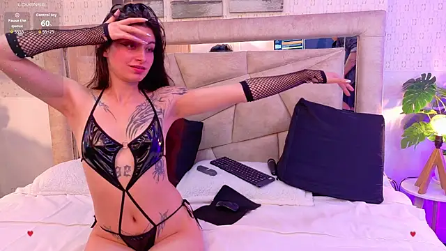 MikeySara_'s cam snapshot