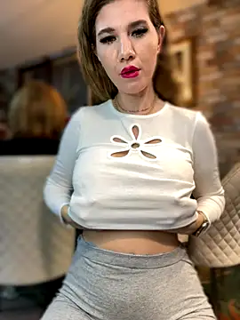 didihairypussy's cam snapshot