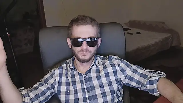 333Alone_in_theDark777's cam snapshot