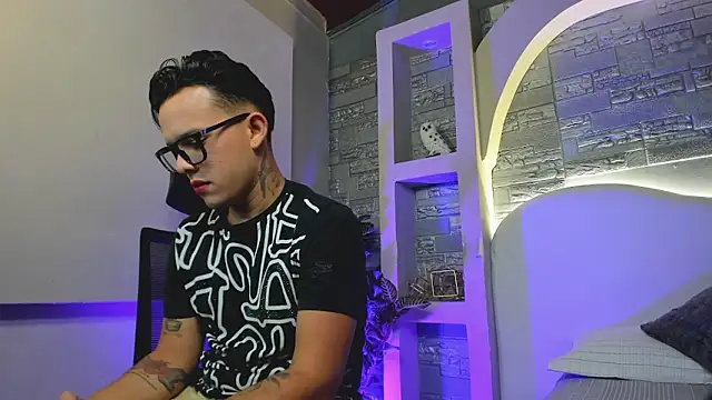 Valentino_moretti's cam snapshot