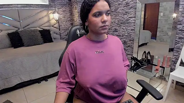 BellyBigBoobs's cam snapshot