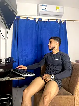 Kylian_Alessandro's cam snapshot