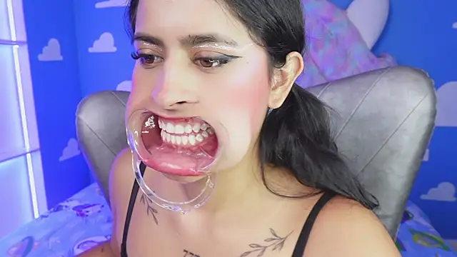 miss___anya's cam snapshot