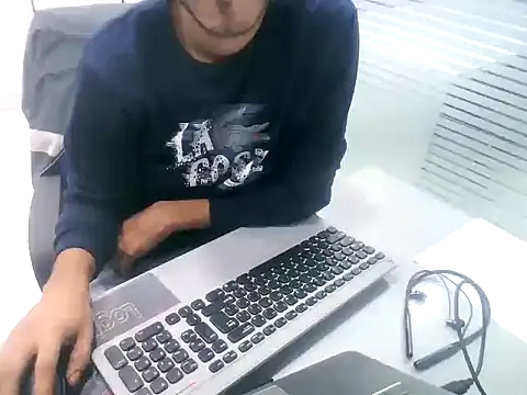 rahulkajuuu0909's cam snapshot