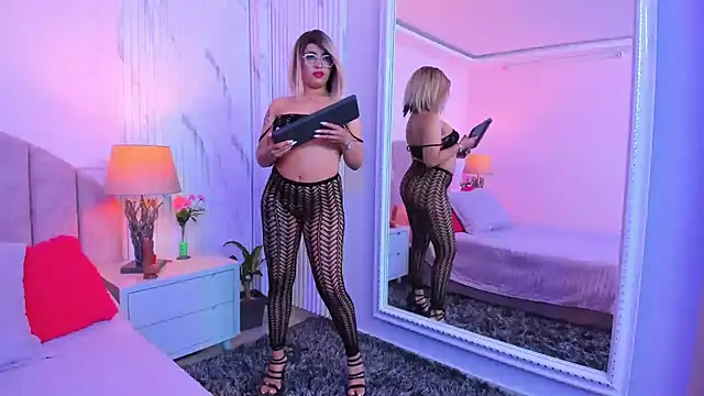 MadelaineJones live sex cam