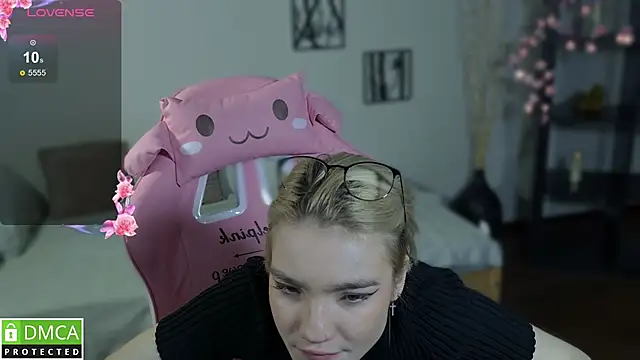 Megan_Lora's cam snapshot