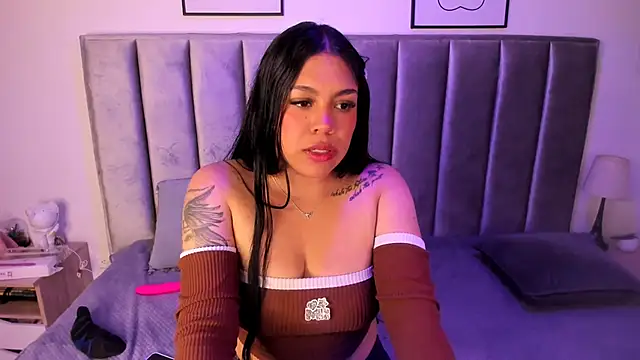 Kyra_Right live sex cam