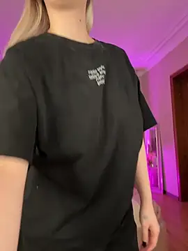 HugeBoobsAlice live sex cam