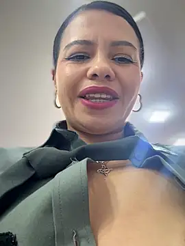 Ariana-07 live sex cam