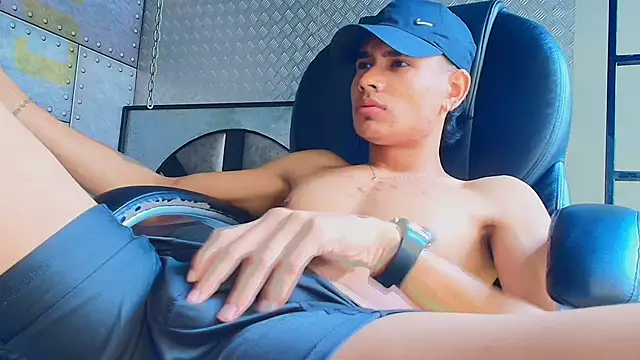 PeterSanders1 live sex cam