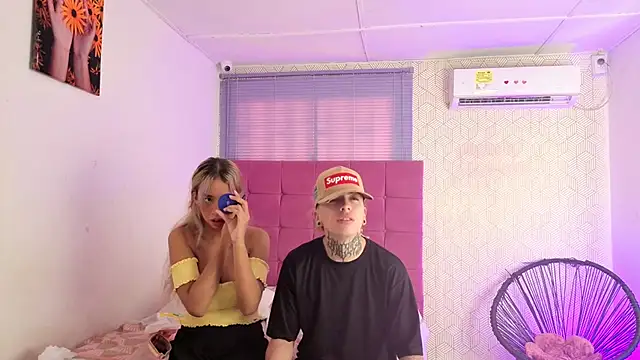 lily_and_wan's cam snapshot