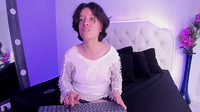 CoralAndOcean_'s cam snapshot