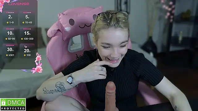 Megan_Lora's cam snapshot