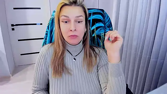 AlexiaDarren's cam snapshot