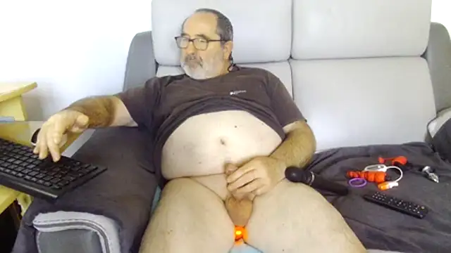 gillou1234's cam snapshot