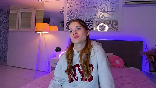 LuisaClover's cam snapshot