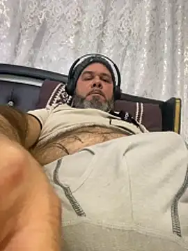 Cristian-Brayan's cam snapshot