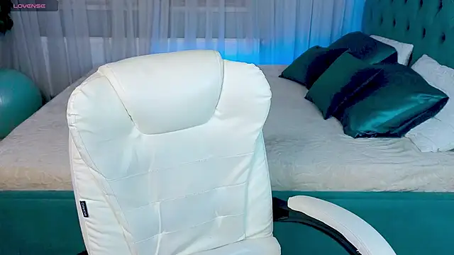 Little__Lunaa live sex cam