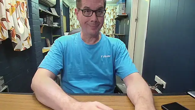 tilobinder live sex cam