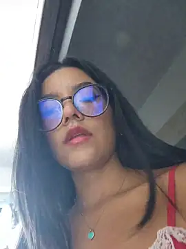 Pretty_roxxyy live sex cam