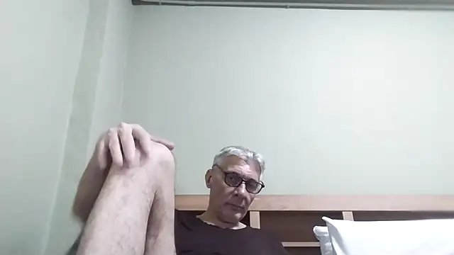 BIGUNCUTHARDCOCK live sex cam