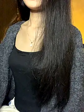 Nhinhi18 live sex cam