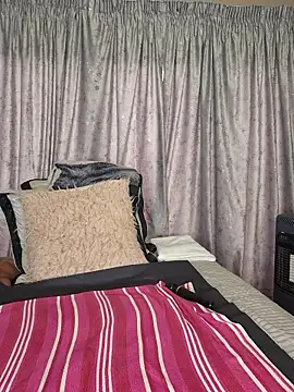 ThickianaRider live sex cam