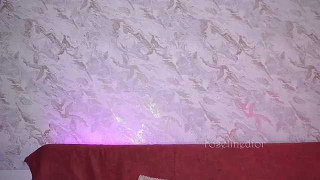 roselinedior live sex cam