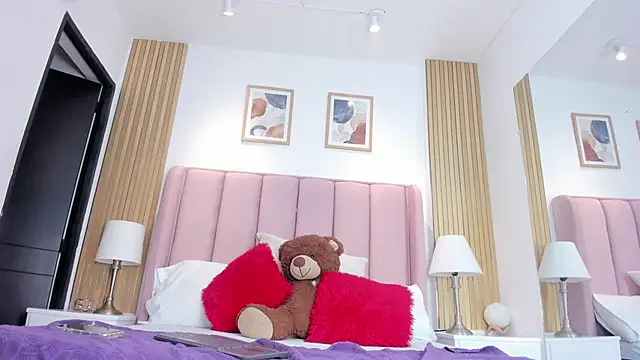 Naiyi_Tamara's cam snapshot