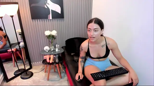 Violettacamss_69's cam snapshot