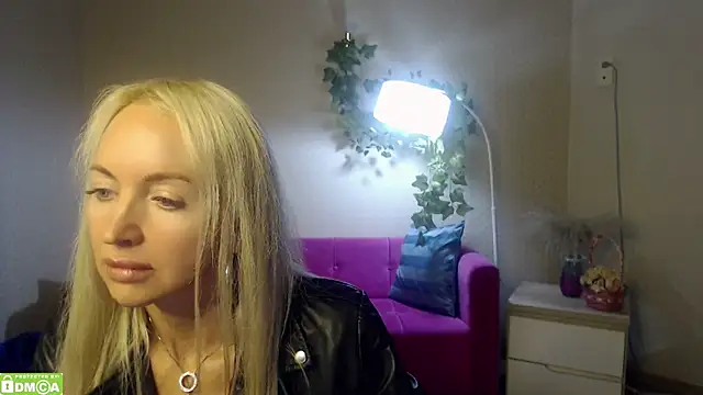 horny_blonds's cam snapshot