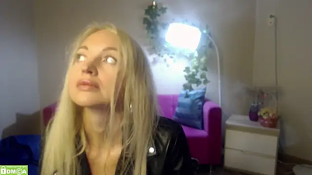 horny_blonds's cam snapshot