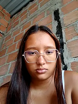 young_dairy01's cam snapshot