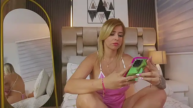 XXMILE's cam snapshot