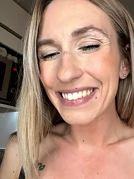 lola_tentatiion's cam snapshot