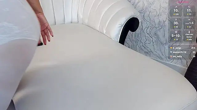 aura_sanders1's cam snapshot