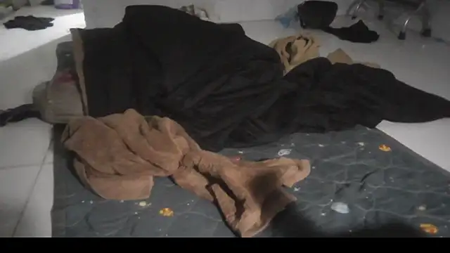 yours_c's cam snapshot