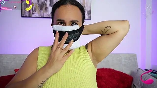 Sara_Charmy live sex cam