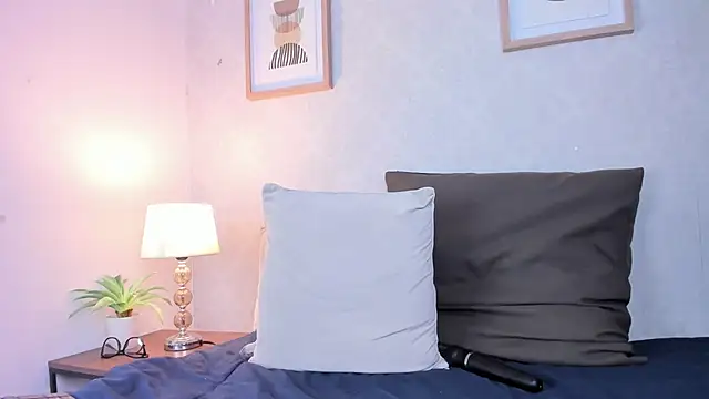 Caroline_dh live sex cam