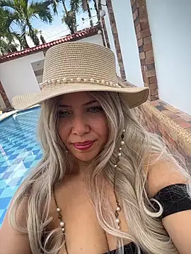 IsaSantoDomingo's cam snapshot