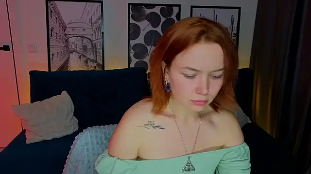 PaigeHalliwell_'s cam snapshot