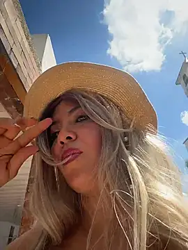 IsaSantoDomingo's cam snapshot