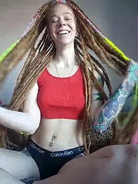 LucidLucy's cam snapshot