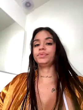 LaraHenao live sex cam