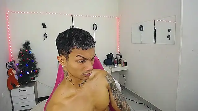 Leonard_Price live sex cam