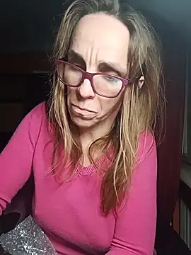 Dettybitch40 live sex cam