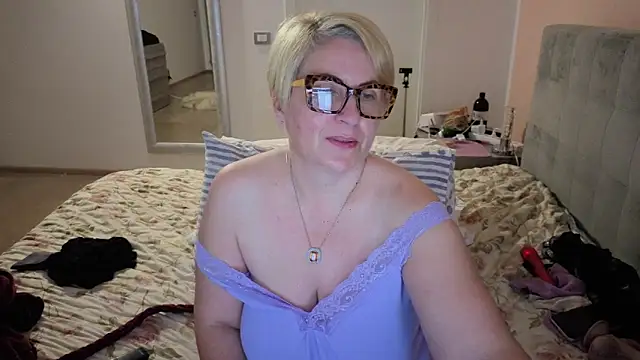 Pumabionda live sex cam