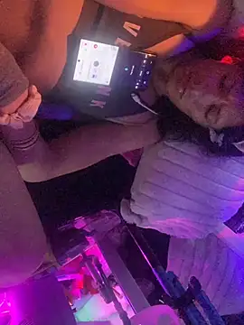 gurlnips live sex cam