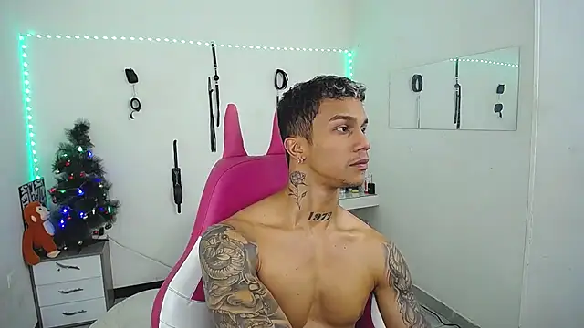 Leonard_Price live sex cam